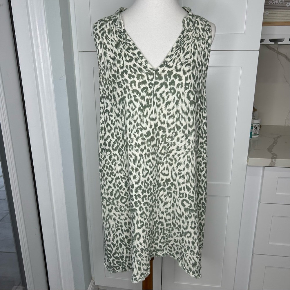 Nation LTD Gray White Cheetah Print Sleeveless Dress Raw Hem V Neck Size S